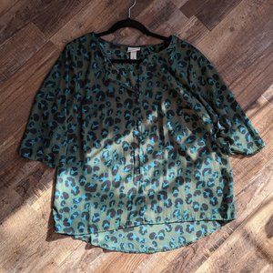 Ava & Viv Green Animal Print 3/4 Sleeve Blouse